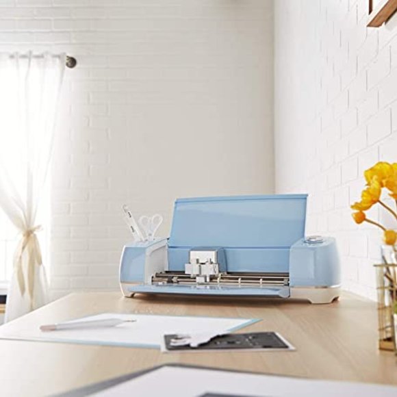 Cricut Explore Air 2 Blue Smart Cutting Machine - Picture 1 of 3